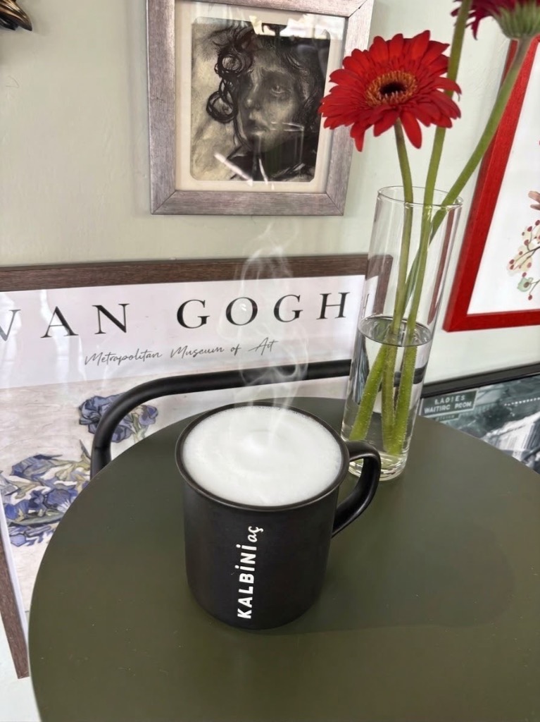 ÇAY TEE LATTE
