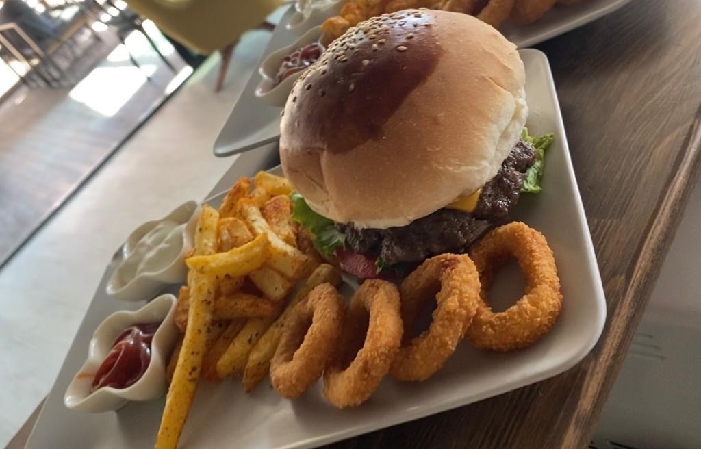 DOUBLE BURBER (ÇİFT KÖFTELİ)